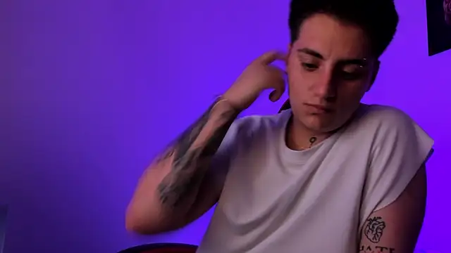 Snapshot of PeytonBox chatting on 09.29.25 PeytonBox online show from 09.29.25