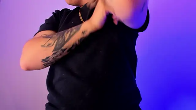 Snapshot of PeytonBox chatting on 10.06.25 PeytonBox online show from 10.06.25