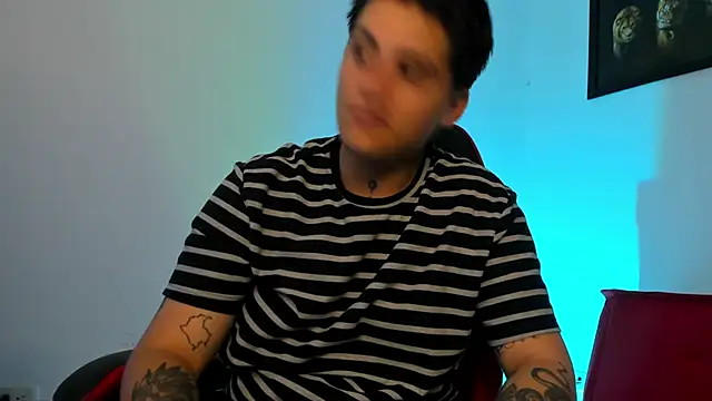 Snapshot of PeytonBox chatting on 10.15.25 PeytonBox online show from 10.15.25