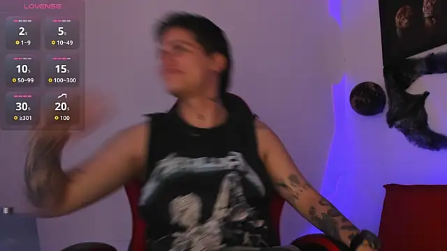 Snapshot of PeytonBox chatting on 10.27.25 PeytonBox online show from 10.27.25