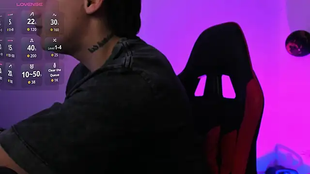 Snapshot of PeytonBox chatting on 10.31.25 PeytonBox online show from 10.31.25