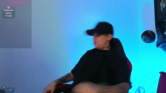 Snapshot of PeytonBox chatting on 11.01.25 PeytonBox online show from 11.01.25