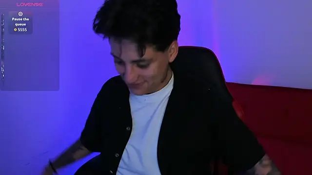 Snapshot of PeytonBox chatting on 11.04.25 PeytonBox online show from 11.04.25