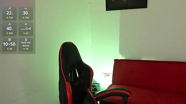 Snapshot of PeytonBox chatting on 11.07.25 PeytonBox online show from 11.07.25