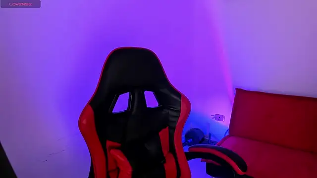 Snapshot of PeytonBox chatting on 11.13.25 PeytonBox online show from 11.13.25