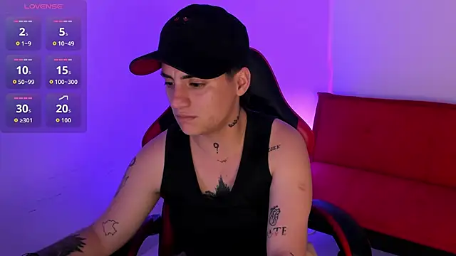 Snapshot of PeytonBox chatting on 11.15.25 PeytonBox online show from 11.15.25