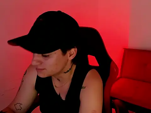 Snapshot of PeytonBox chatting on 12.05.25 PeytonBox online show from 12.05.25