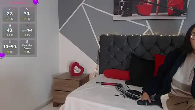 Snapshot of Emily_Caprile chatting on 09.10.25 Emily Caprile online show from 09.10.25
