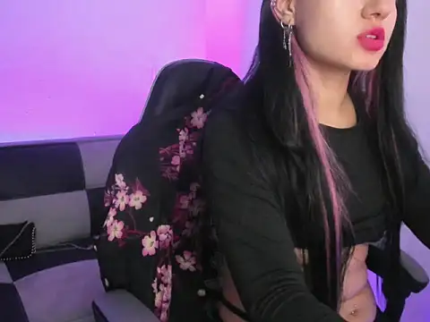 GwenHazel online show from 10.02.25