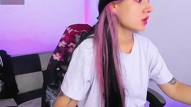 GwenHazel online show from 10.02.25