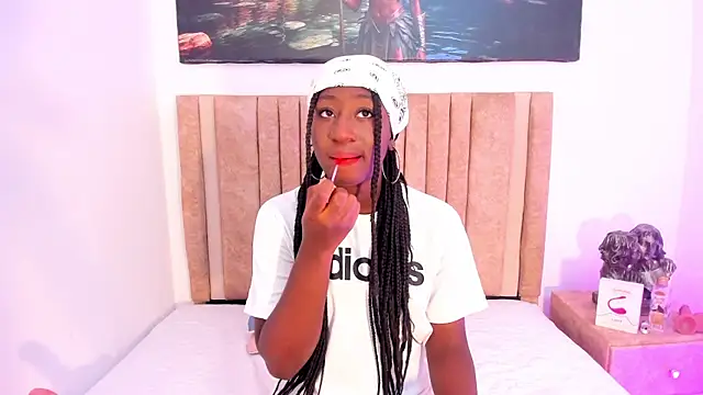 Snapshot of Madison_Monroe_ chatting on 10.15.25 Madison Monroe online show from 10.15.25