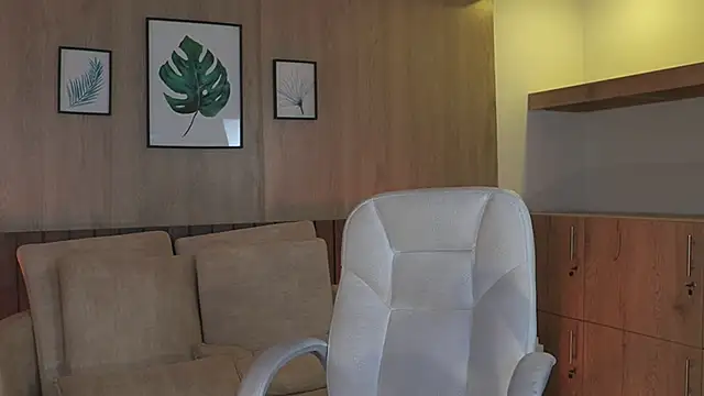 Snapshot of sarabelmont chatting on 10.09.25 sarabelmont online show from 10.09.25