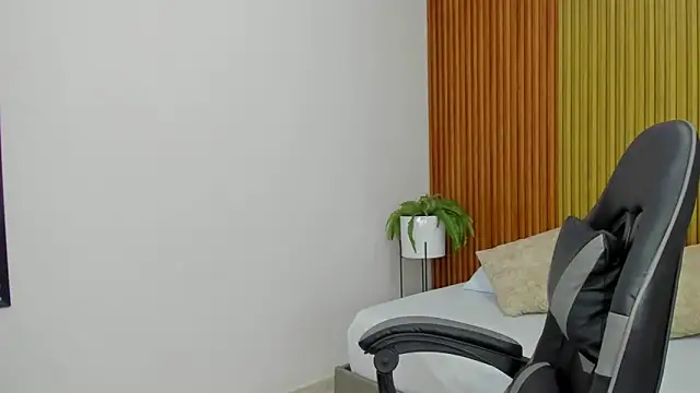 Snapshot of gisella15_ chatting on 11.03.25 gisella15 online show from 11.03.25