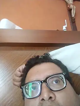 Santiagoqro85 online show from 10.30.25