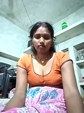 Snapshot of Cm_pooja chatting on 10.12.25 Cm pooja online show from 10.12.25