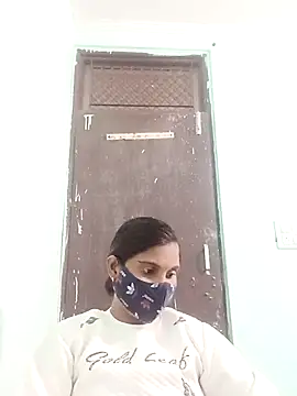 Snapshot of Hotty-arohi chatting on 11.20.25 Hotty-arohi online show from 11.20.25