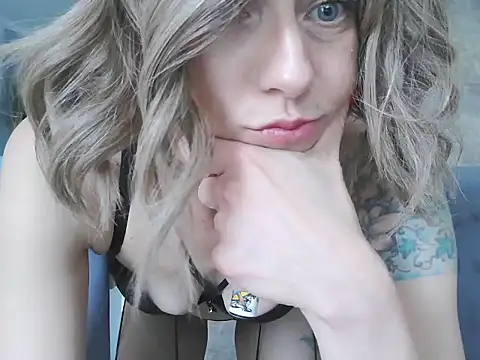 Snapshot of MadMadelin chatting on 09.22.25 MadMadelin online show from 09.22.25