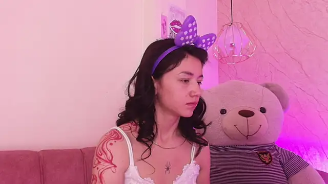 april bennett online show from 11.07.25