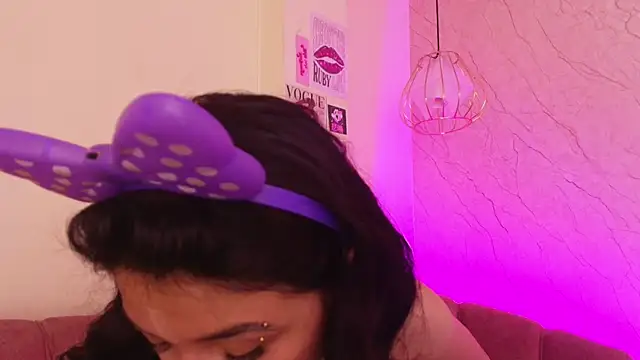 april bennett online show from 11.21.25