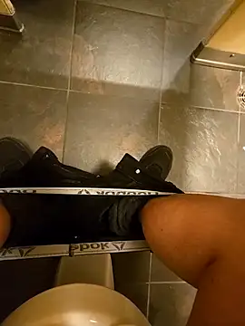 Snapshot of maxelbueno chatting on 10.19.25 maxelbueno online show from 10.19.25