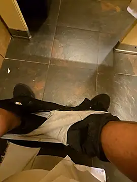 Snapshot of maxelbueno chatting on 11.01.25 maxelbueno online show from 11.01.25