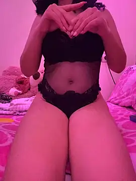 Snapshot of saloma70 chatting on 10.21.25 saloma70 online show from 10.21.25