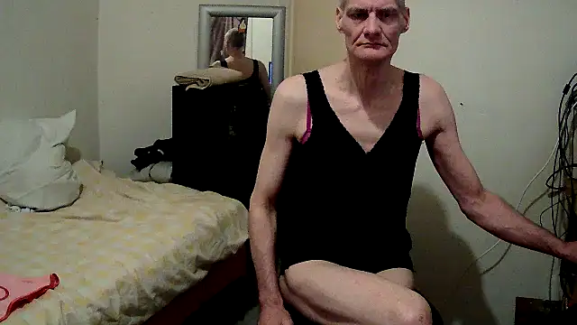 Snapshot of hobybobbi chatting on 09.25.25 hobybobbi online show from 09.25.25