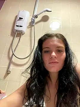 Snapshot of Camwithchlox chatting on 10.12.25 Camwithchlox online show from 10.12.25
