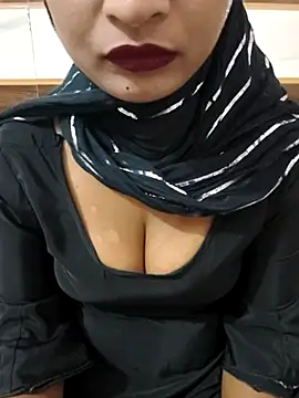 Itz Mayra  online show from 10.22.25