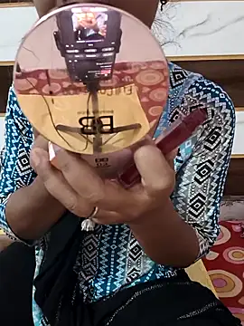 Itz Mayra  online show from 10.30.25