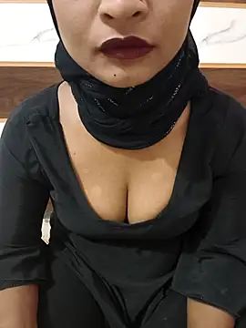 Itz Mayra  online show from 10.31.25