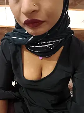 Itz Mayra  online show from 11.10.25