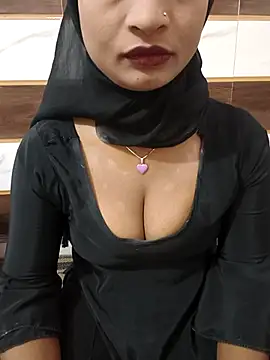 Itz Mayra  online show from 11.17.25