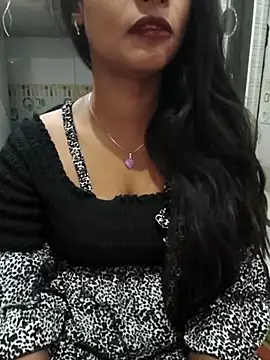 Itz Mayra  online show from 11.20.25