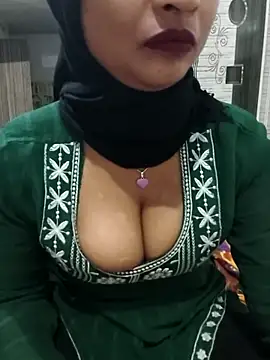 Itz Mayra  online show from 11.23.25