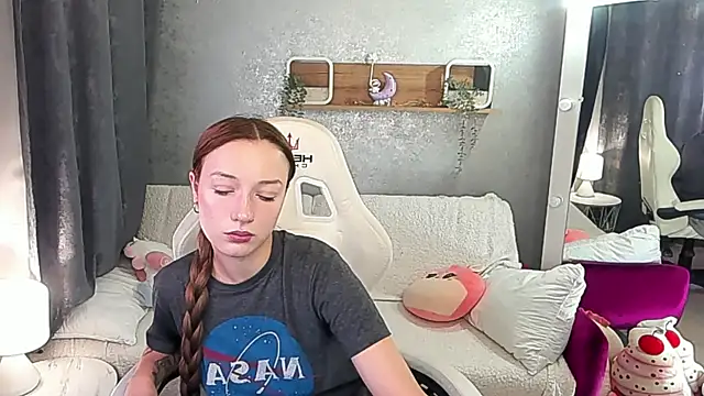 FoxyMayy online show from 10.28.25