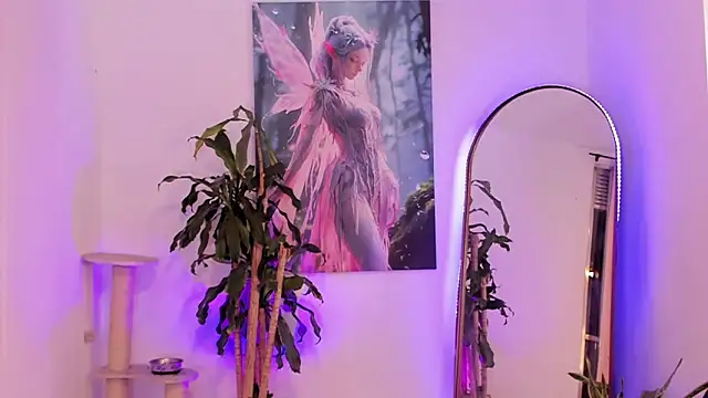 Snapshot of Susi_and_aquaria chatting on 10.16.25 Susi and aquaria online show from 10.16.25