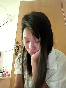 Snapshot of luy-xinh02 chatting on 09.28.25 luy-xinh02 online show from 09.28.25