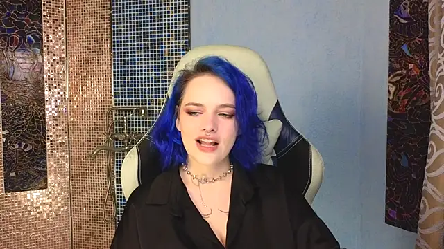 Snapshot of Eniferi chatting on 09.13.25 Eniferi online show from 09.13.25