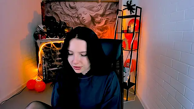 Snapshot of JulsMumi chatting on 10.22.25 JulsMumi online show from 10.22.25