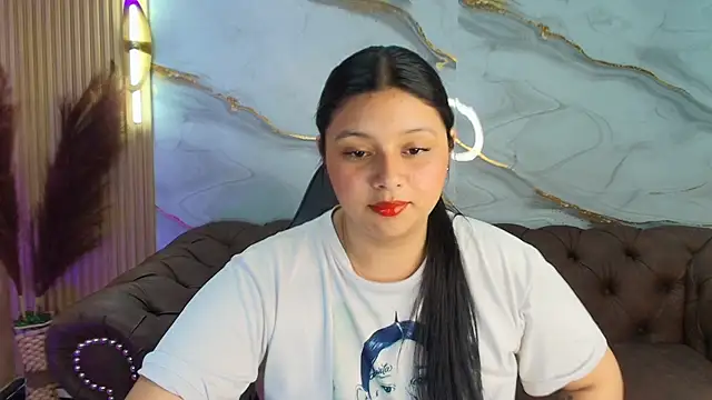 Snapshot of mia_hot_tf chatting on 09.25.25 mia hot tf online show from 09.25.25