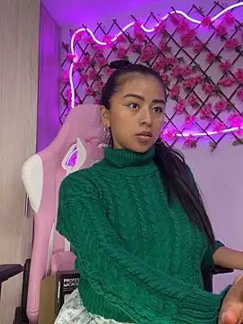 RaquelOficial online show from 10.17.25