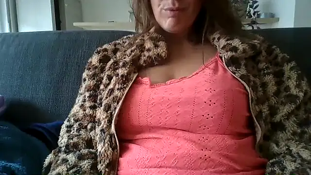 Snapshot of samantaatw chatting on 09.17.25 samantaatw online show from 09.17.25