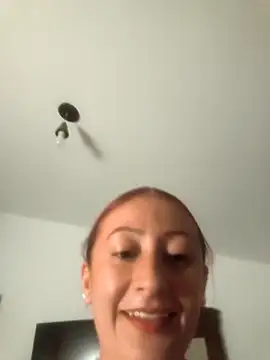 Snapshot of milenacardona chatting on 10.18.25 milenacardona online show from 10.18.25