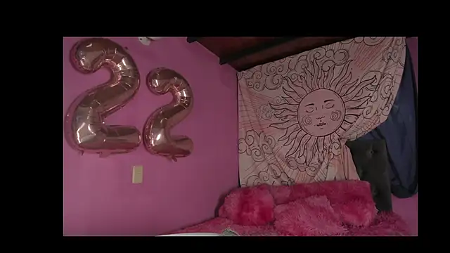 Snapshot of Missmoonstar chatting on 09.15.25 Missmoonstar online show from 09.15.25