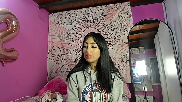 Snapshot of Missmoonstar chatting on 09.17.25 Missmoonstar online show from 09.17.25