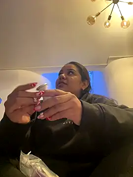 Snapshot of SienaWild chatting on 11.22.25 SienaWild online show from 11.22.25