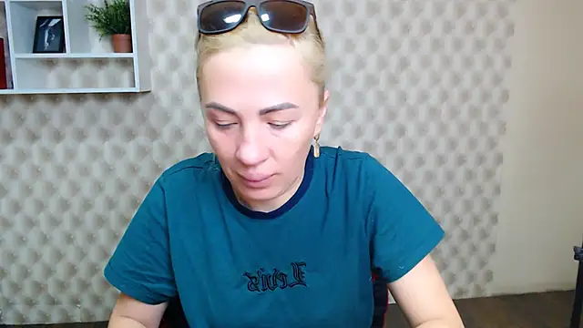 EmmaCat  online show from 10.04.25