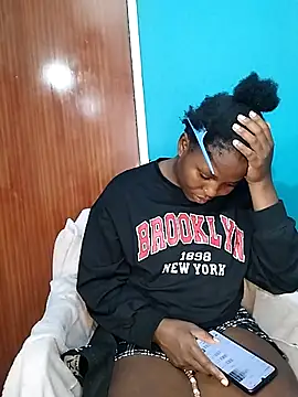 BlondieBitch online show from 11.28.25