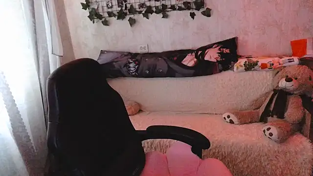 Snapshot of Amireth chatting on 09.29.25 Amireth online show from 09.29.25